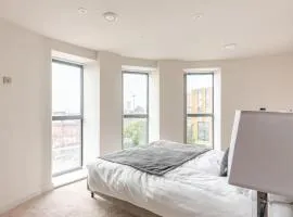 Luxury 2-Bedroom Penthouse with Stunning Views and Parking - Leeds City Centre