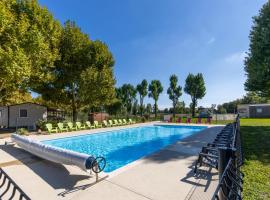 L'Oasis des Dombes, campsite in Ambérieux-en-Dombes