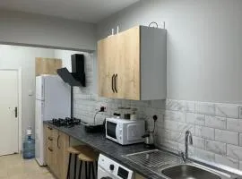 1C Newly renovated 2 bedroom flat