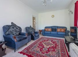 레드브리지에 위치한 호텔 Lovely home in Ilford with parking