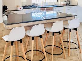 Serao House, 3 piano in centro, hotel en Mondragone