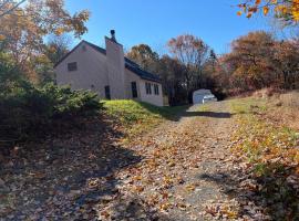 Cabin near kalahari,camelback Ski, caba&ntilde;a en Long Pond