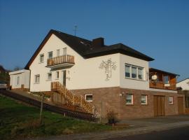 Pension Kroth an der Mosel, ξενοδοχείο σε Briedel
