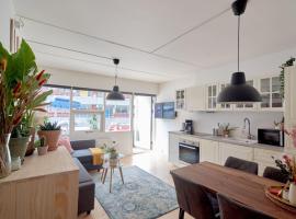 Luxury - Family friendly - Central - Cozy- Balcony, hotel i København