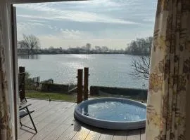 Tattershall lakes country park, Lakeside Lodge, hot tub, private garden and private fishing pitch