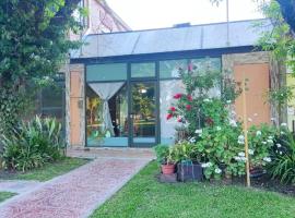 Alojamiento Dorita – hotel w mieście Villa Elisa