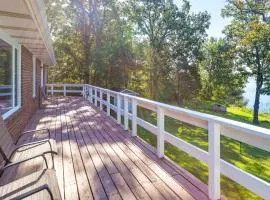 Lakefront Arkansas Escape with Grill, Dock and Kayaks!