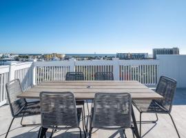 Luxury New Build with Oceanview - Go with the Flo 1, hotel em Carolina Beach