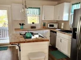 Cute and Cozy 2bed-4 Miles to LU