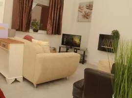 Spacious House, Near Haigh Woodland Park, Wifi, Parking