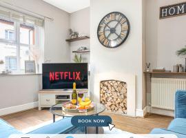 Colwyn House - Central Location - Free Parking, Pool Table, Super-Fast Wifi, Self Check-In and Smart TV with Virgin TV and Netflix by Yoko Property, hotel v destinaci Northampton