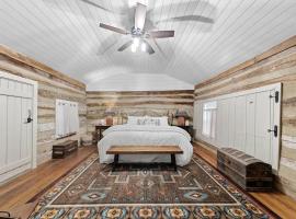 Rustic Augusta Cabin, hotel in Augusta
