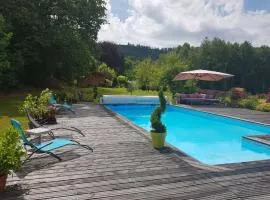 Chambre spacieuse avec balcon et accès piscine chauffée - FR-1-589-701