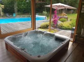 Chambre familiale avec piscine et SPA à Anould - FR-1-589-708