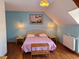 Ferme rénovée près de Beaugency, 4 chambres, petit-déjeuner maison, proche Loire à Vélo - FR-1-590-445, hôtel à Cravant