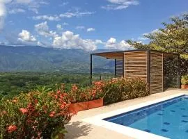 Piscina-gran vista-clima cálido y pueblo histórico