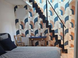 Chambre Chambord avec piscine chauffée et parking privatif - FR-1-590-484, hôtel à Messas