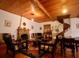 7hills Traditional Guesthouse By the Waterfall, hotel v destinaci Eptalofos