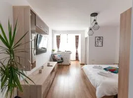 Ten House