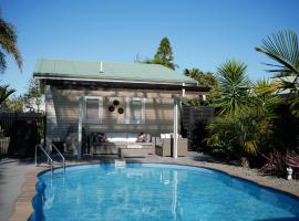 The Pool House Bed & Breakfast - Near Marine Parade Napier, alojamento na praia em Napier