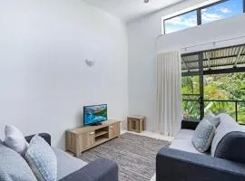 Baden 96 - Rainbow Shores. Pool. Tennis court. Walk to beach