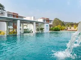 El Arbol with Rooftop Pool, Kitchen, Wifi, Security,10 Mins to Candolim Beach & 5 mins to Casino