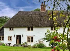 Finest Retreats - The Thatch at Winterborne Houghton