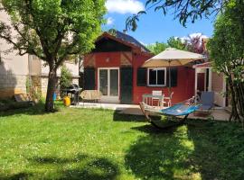 Le CHALET, hotel com piscina em Cr&eacute;teil