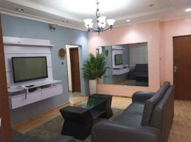 2 Bedroom Cute Cozy Hideaway, holiday rental in Ikeja