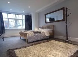 Lovely Commodious, Private Charming Studio, En Suite