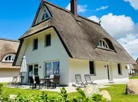 Reetdach-Ferienhaus "ANNI" mit direktem Meerblick, Sauna und Kamin