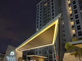 Jaco Beach, Viva Jaco, AC, HOT water, 3 Pools, BBQ, Rancho, Office, Gym