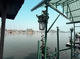 Lalarukh Group of Houseboats