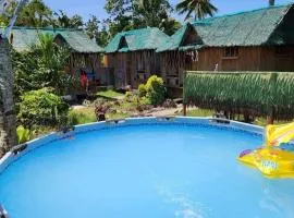 Nirvana bamboo houses & dive resort、モアルボアルのグランピング施設
