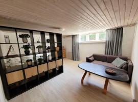 Cozy basement apartment in the center, logement avec cuisine &agrave; Hirtshals