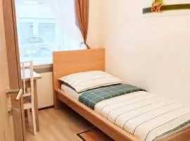 Favorit-Rooms Direkt Metro-U1 best connection to Centralstation and City-Center