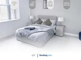 Centrally Located 2 Bedroom Apartment With NETFLIX, GAMES & Wi-Fi At Hush Haven Homes Short Lets and Serviced Accommodation