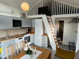 Eget hus med badtunna i skärgårdsmiljö, hotel v destinaci Kristinehamn