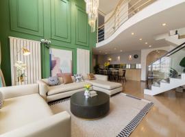 西安市中心钟楼地铁口loft复式结构整套五居室, acomoda&ccedil;&atilde;o com cozinha em Xi'an