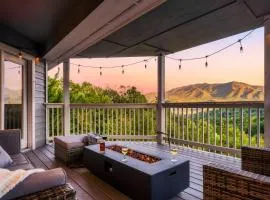 Mountain Moonrise 3BR 3BA - Scenic Falls, Mtn View, Hot Tub, Gameroom, Firepit - Sleep 8-