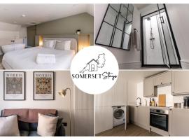 Tiny House, Stunning 1 Bed, Super King, Freestanding Bath, Parking, domek nebo chatka v destinaci Somerton