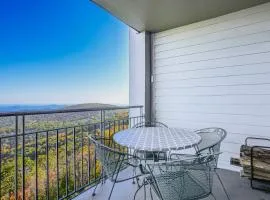 1 Mi to Wintergreen Resort: Mtn-View Condo!