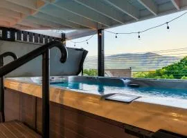 Incredible View 3BR 3BA - Stunning Mtn View, Jacuzzi with View, Games, Firepit - Sleep 8
