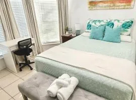 Charming Room1 in Cozy Jax House