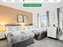 5 Bedroom House with Free Parking, Garden, Super Fast WiFi, Smart TVs with Virgin TV and Netflix by Yoko Property