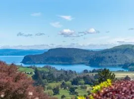 Scenic Solitude - Wake up to Lake and Mountain Views!