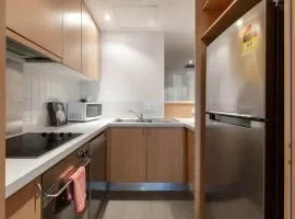 Two Bedroom Treasure on William - Sleeps 4