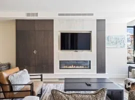 Premier Ski-In Ski-Out with Majestic Views, Resort-style Amenities, and High-Speed WIFI!