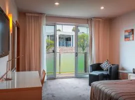 Lynbrook Hotel