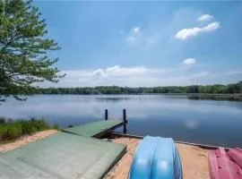5-Bedroom Lakefront, private beach wifi AC boat &